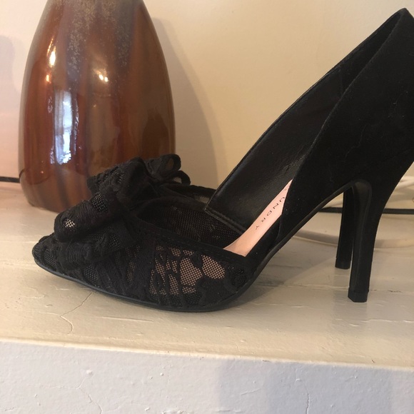 Pumps - Picture 2 of 3
